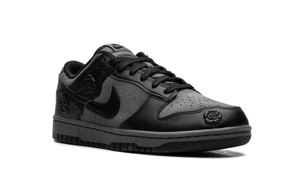 Dunk Low WMNS "Black Roses"