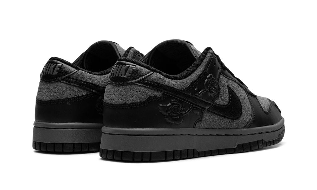 Dunk Low WMNS "Black Roses"