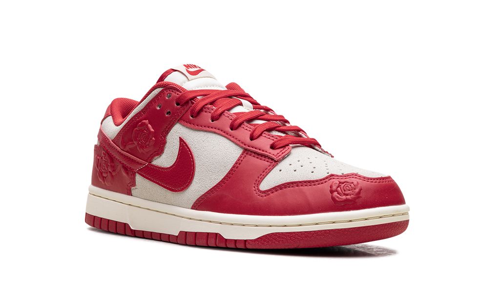Dunk Low WMNS "Red Roses"