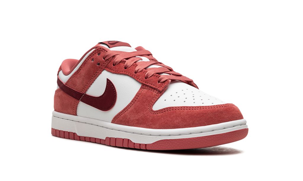 Nike Dunk Low Valentine's Day (2024)