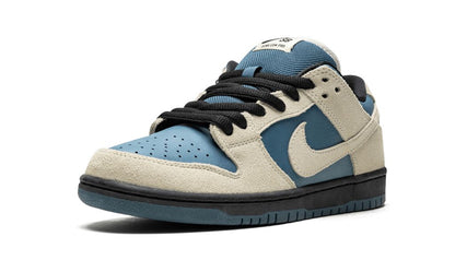 Nike Dunk SB Low Light Cream Thunderstorm
